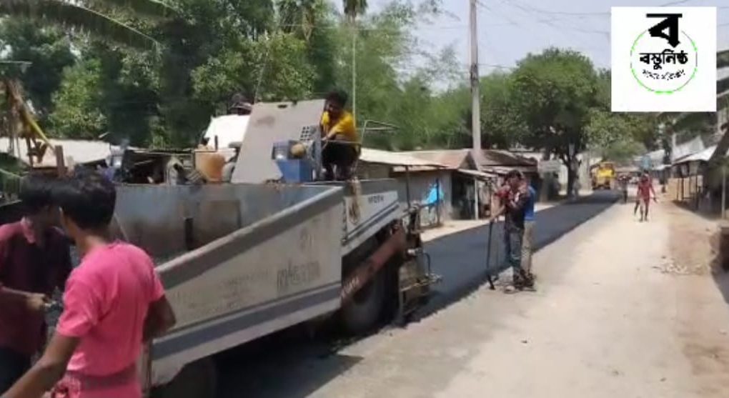 Bagatipara: Carpeting work on Tamaltala-Paketkhali road